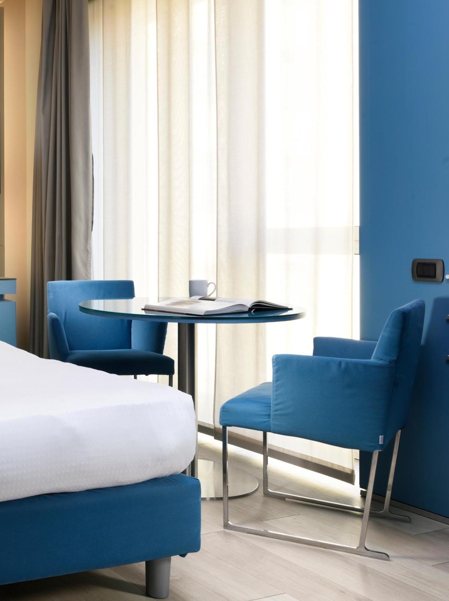 Una Hotels Bologna Centro Luaran gambar